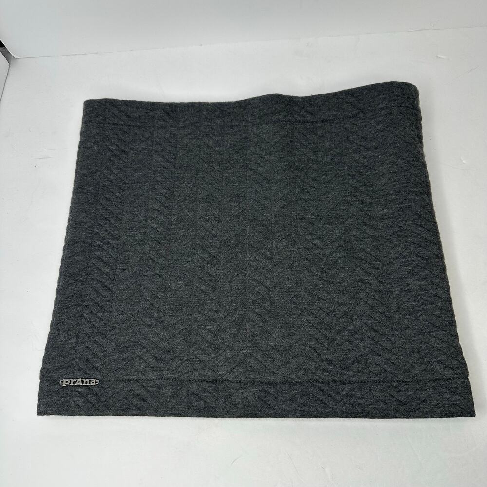prAna Gray Heathered Chevron Knit Neck Gaiter Tube Scarf Soft Stretch Warmer